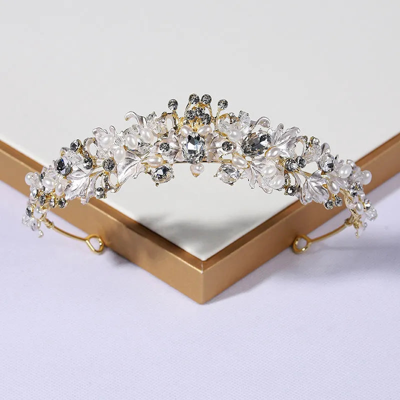 Gold or silver alloy crown headdress with pearl decorations for women's formal events