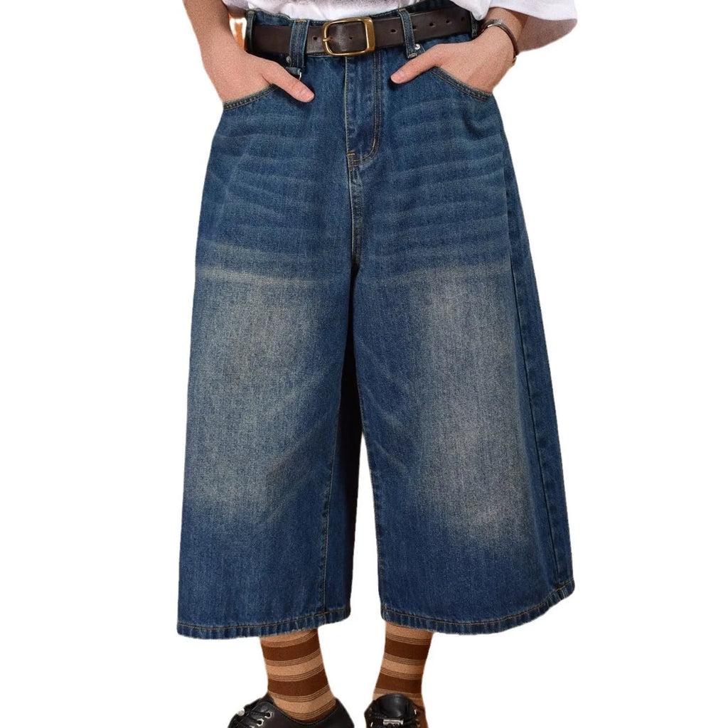 Men's loose straight jeans shorts in blue denim with micro-elastic fabric for summer wear
