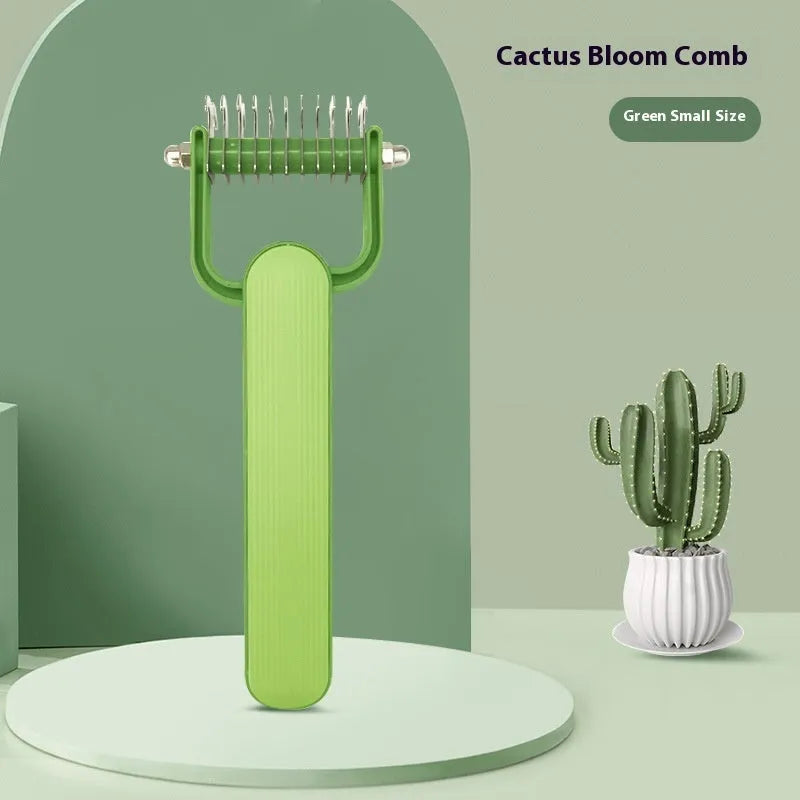 Pet grooming comb with stainless steel teeth and plastic handle in green or grey colour