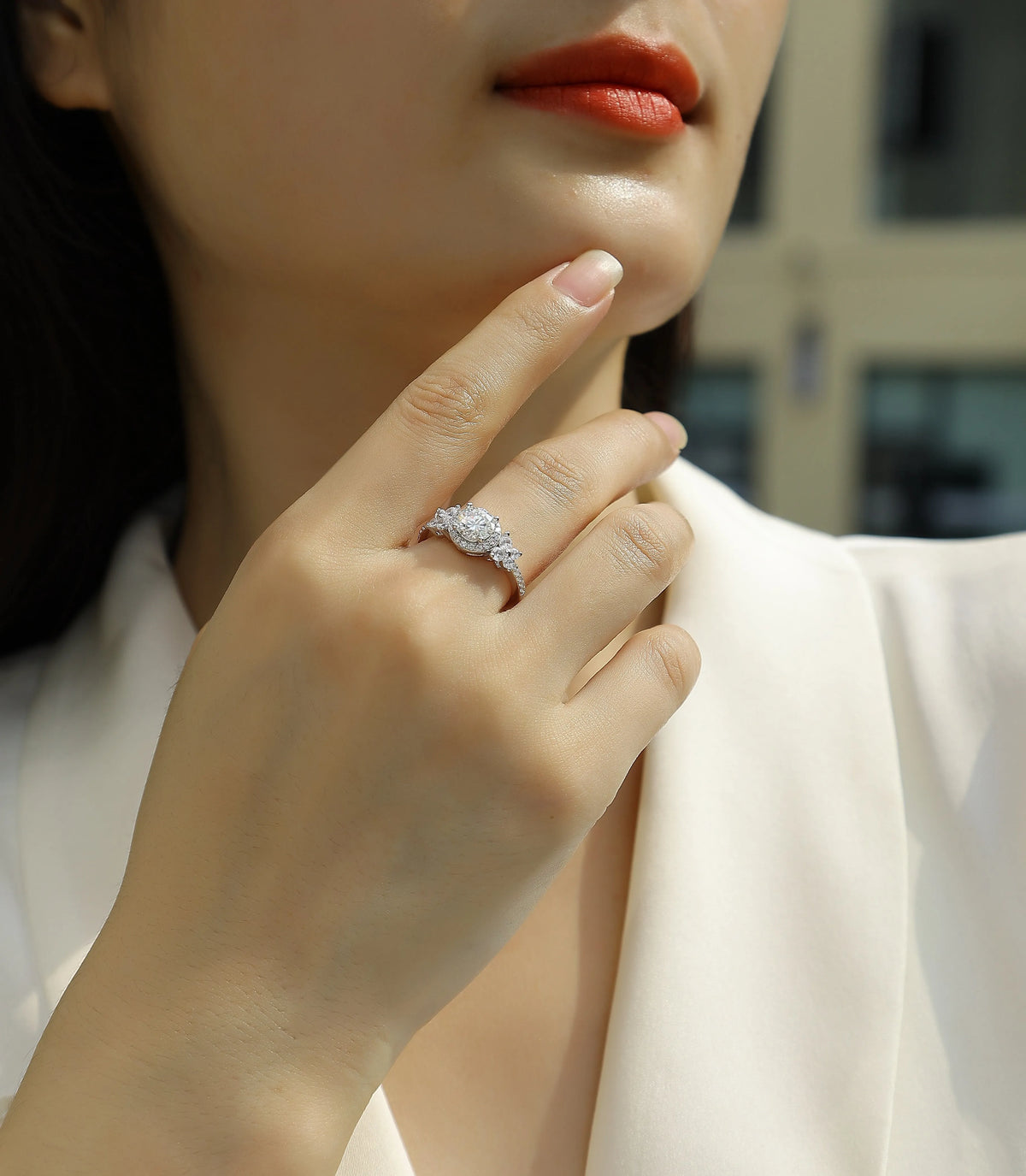 1 carat moissanite wedding ring set in S925 silver with platinum plating, sizes 5 to 9, gift box and GRA certificate