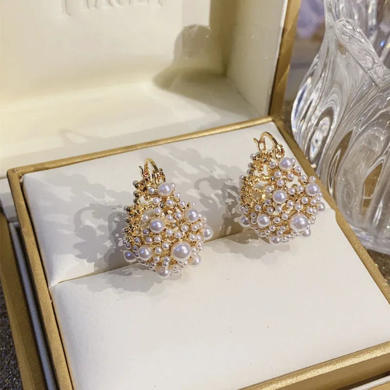 Gold-coloured women's flower basket earrings with small rice-shaped beads and pearl inlay on copper.
