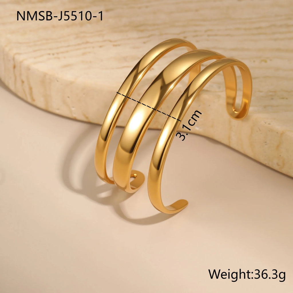 Stainless steel geometric bracelet with simple opening mechanism in gold or steel colour