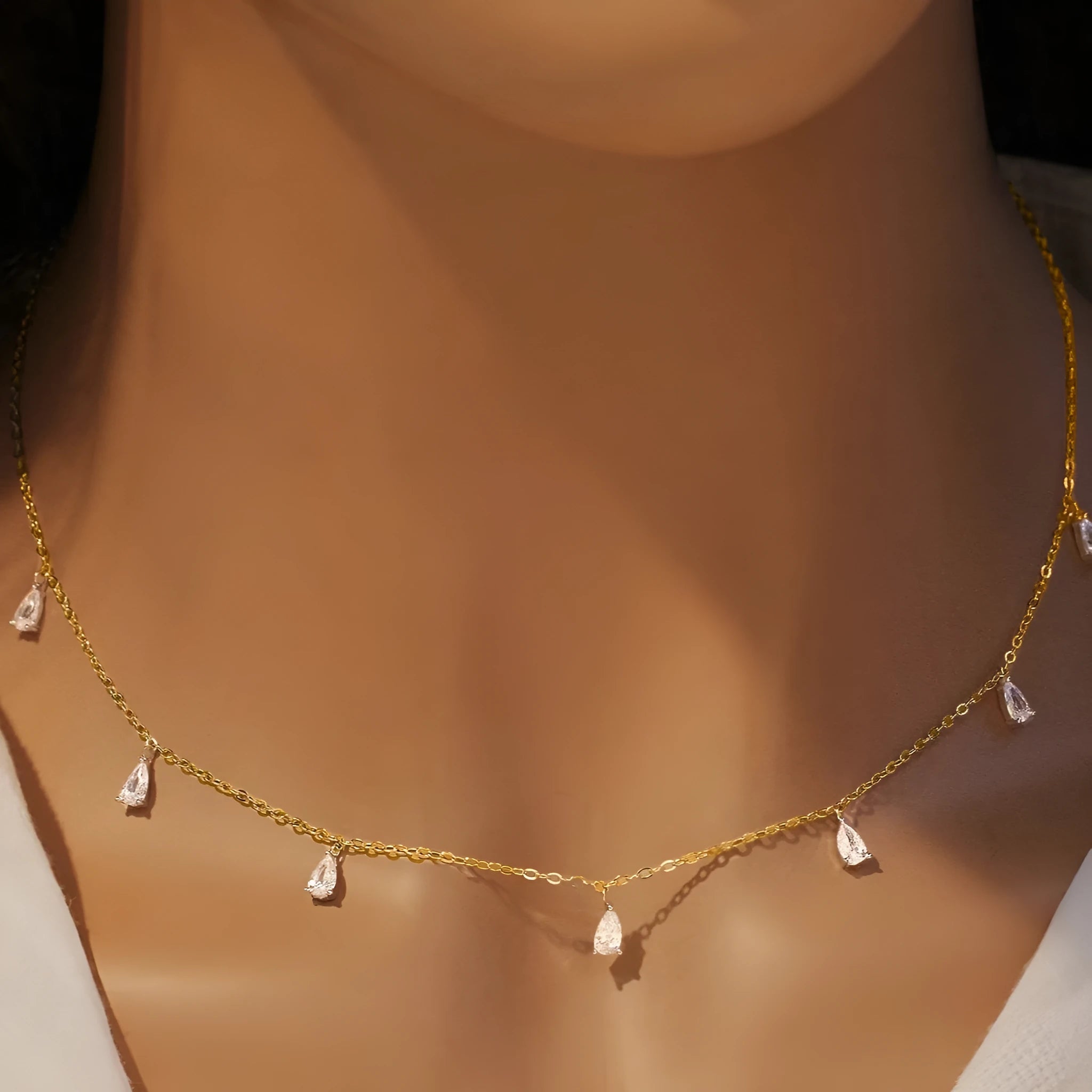 Gentle drop-shaped artificial zircon necklace on a silver O-chain, showing silver, rose gold, and golden yellow colour options.