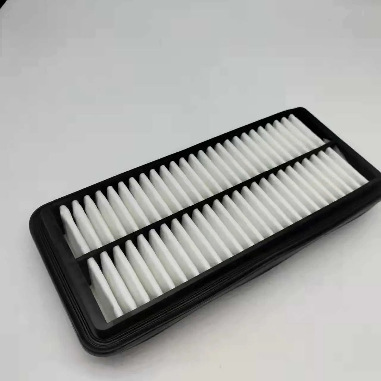 Black Hyundai car air filter with 256mm × 113mm × 40mm dimensions