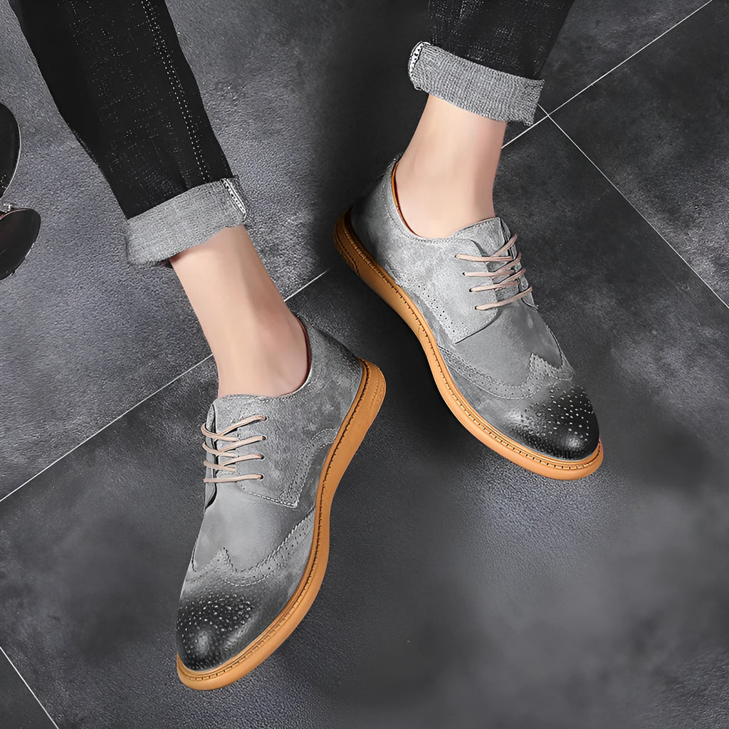 Men's black leather lace-up business shoes with a rubber sole and leather toe cap.