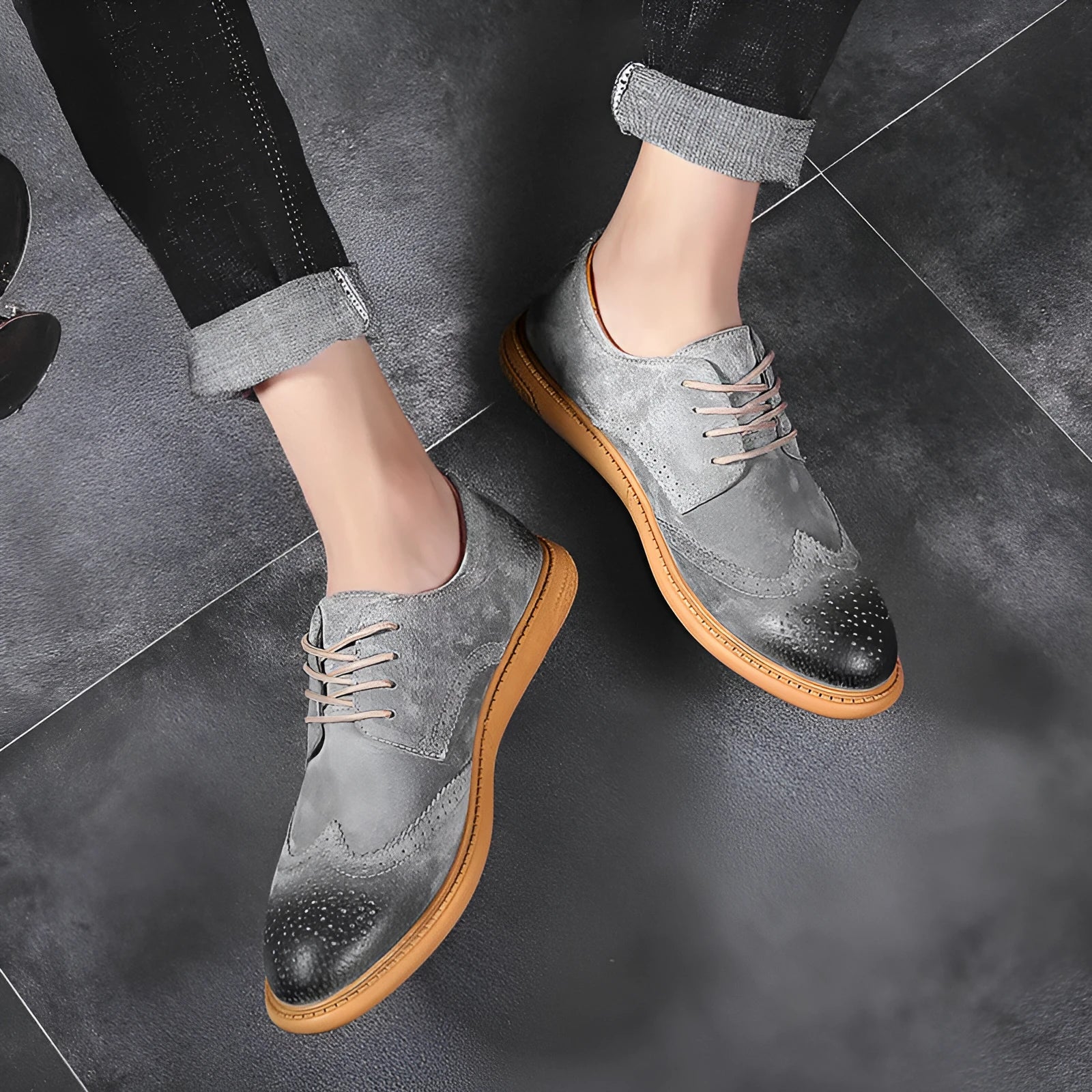 Men's black leather lace-up business shoes with a rubber sole and leather toe cap.