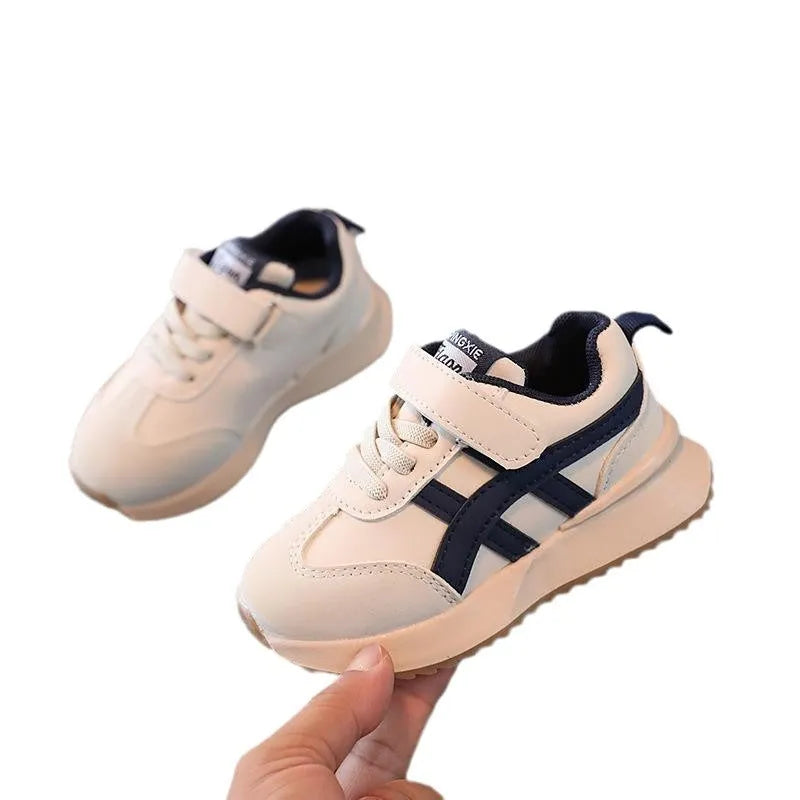 Children's white casual sneaker with Velcro strap and rubber sole