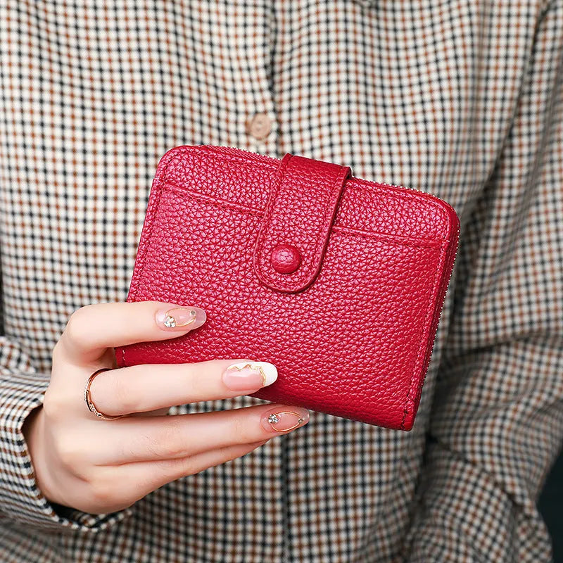 Women's short wallet in breathable PU leather with antibacterial function and sewing thread detailing