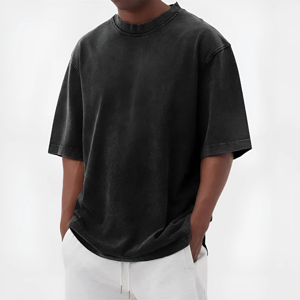 Men's stone-washed polyester pullover t-shirt in loose fit with half sleeves