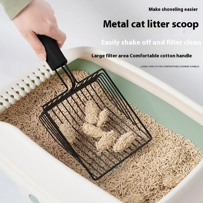 Black metal cat litter scoop with 0.8cm spacing between alloy tines