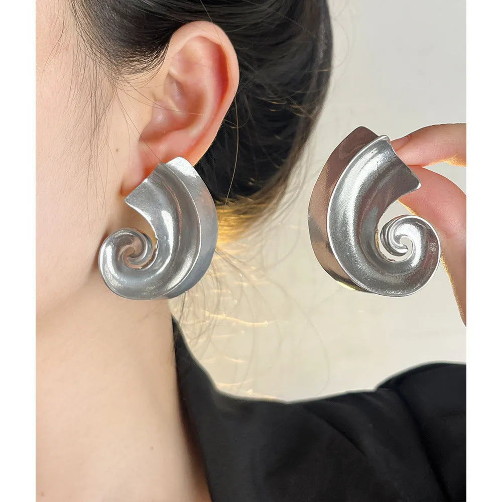 5cm geometric alloy ear studs with electroplated gold and silver finishes for pierced ears