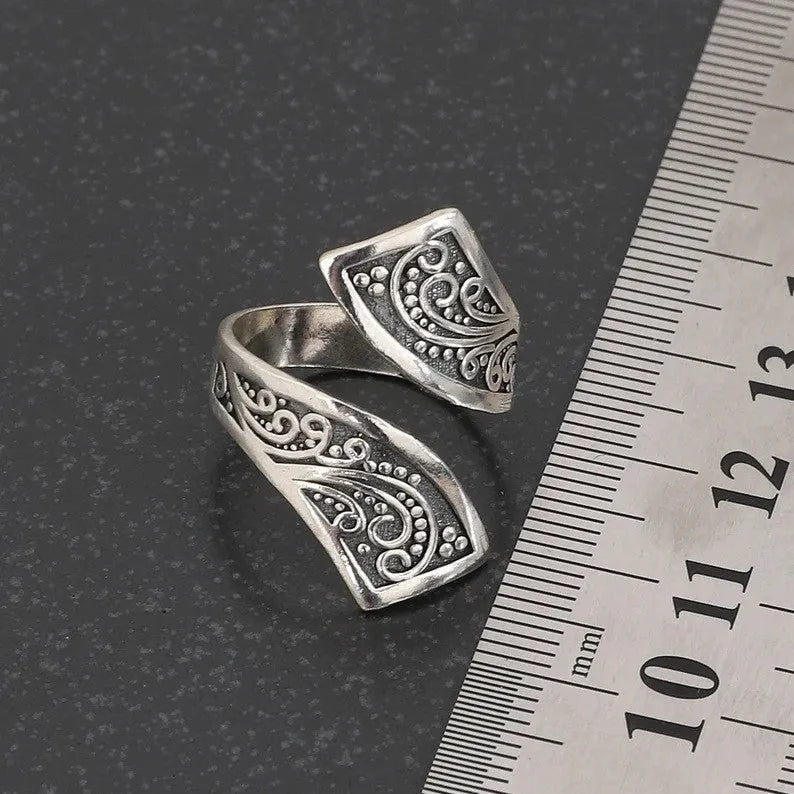 Silver retro minimalist adjustable ring for women showing electroplated alloy construction