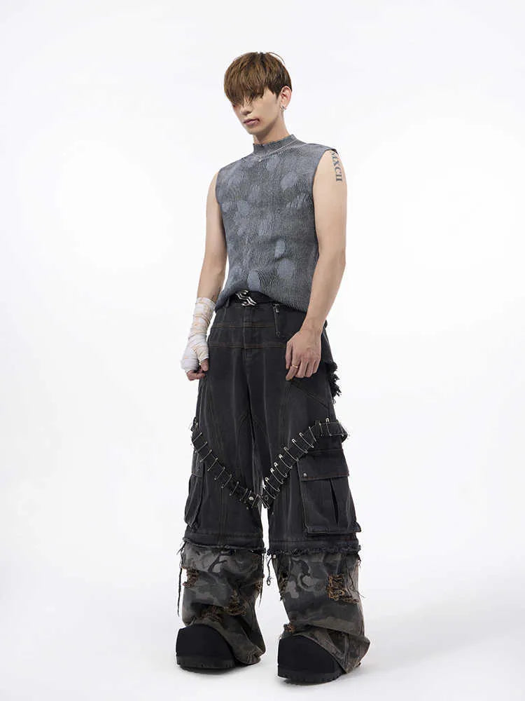 Black men's sleeveless T-shirt with silver pastebrushing wool vest pattern and stand collar