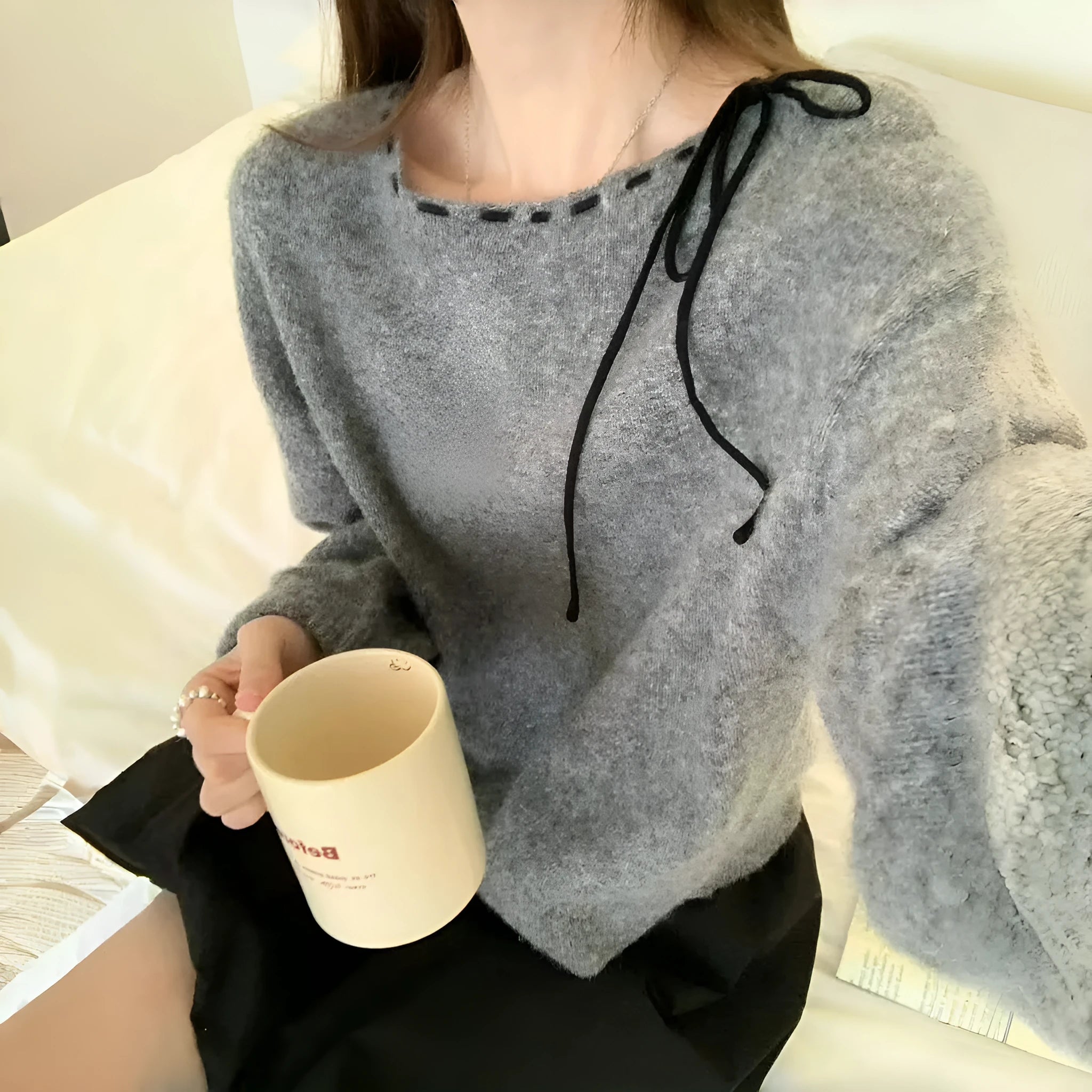 Women's loose-fit knit pullover sweater in black or grey colour with long sleeves