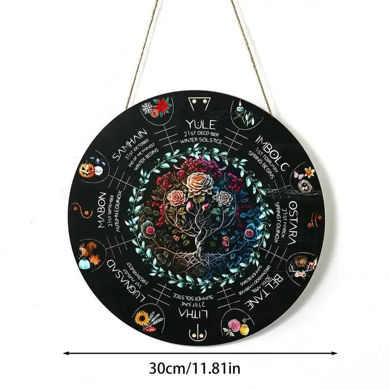 Boxwood decorative pendant with 29.5cm disc showing American-style holiday design options