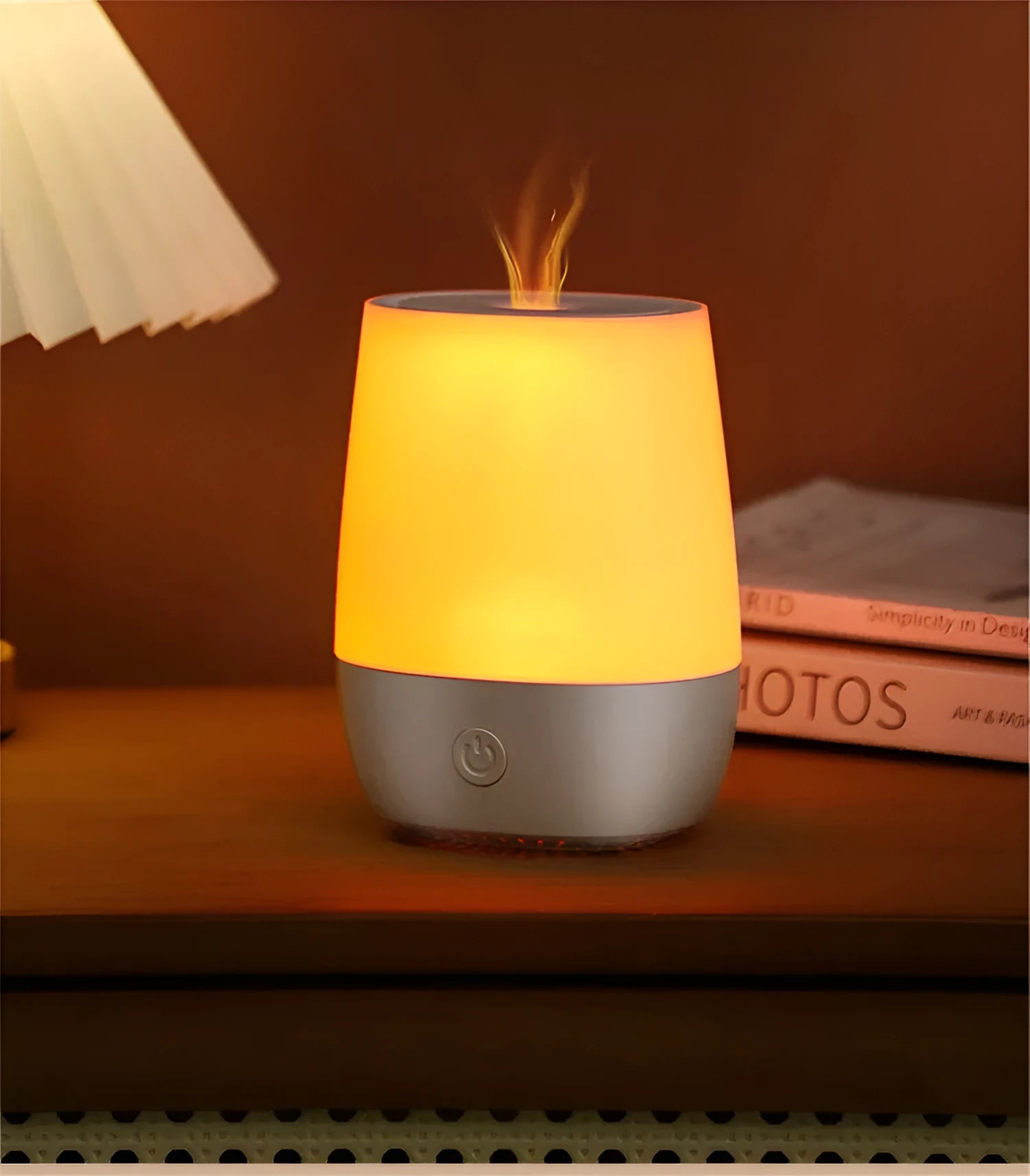 White USB-powered aromatherapy diffuser with flame effect and 125ml water tank