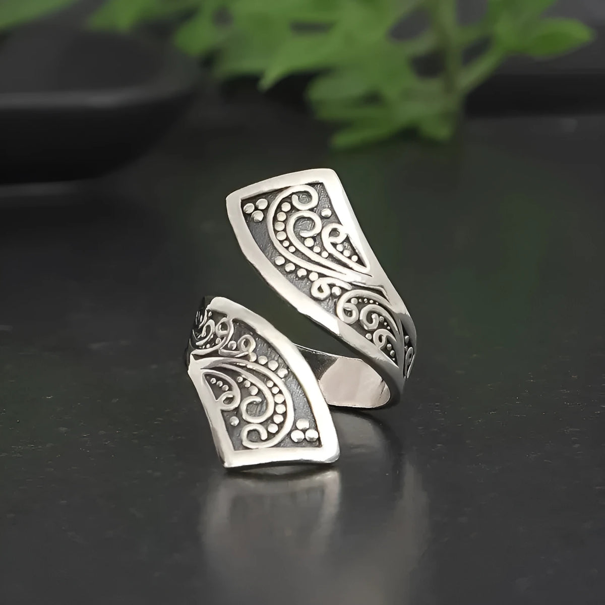Silver retro minimalist adjustable ring for women showing electroplated alloy construction