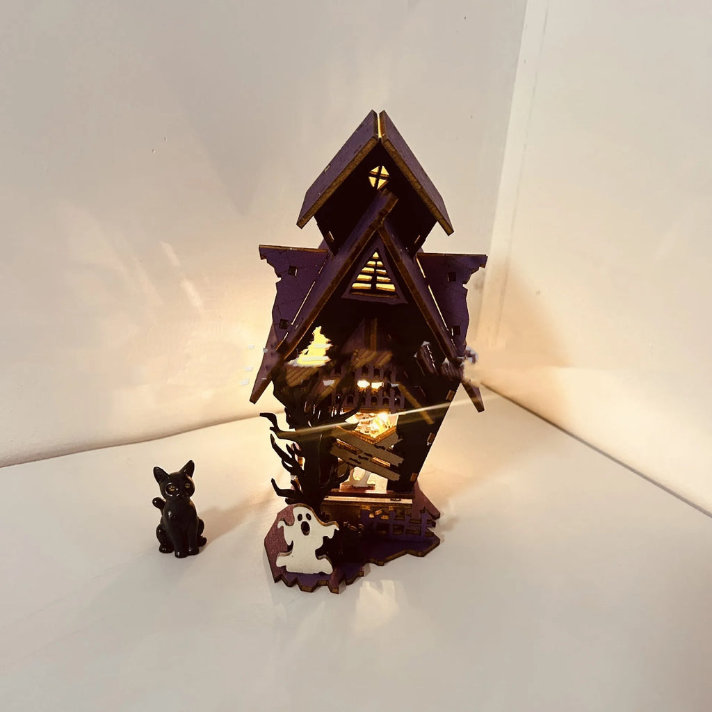 Wooden Halloween haunted house table decoration with luminous design measuring 14x10.5x19cm