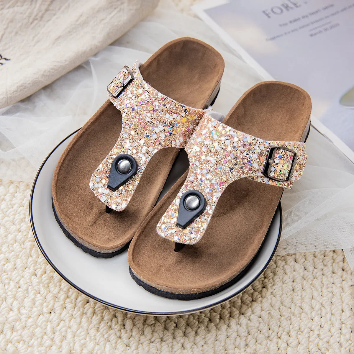 Frosted gold cork flip-flops with artificial leather upper and PVC sole