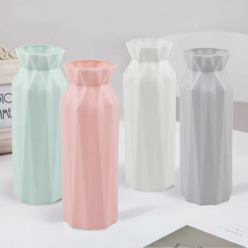 Drop-resistant melamine vase in grey, green, pink, or white colours with 7.2 cm base diameter